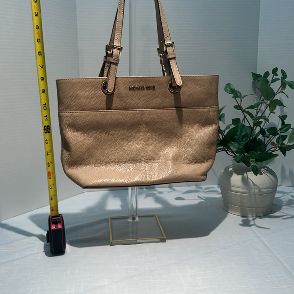 Michael Kors Camel Tan Bedford Tote Bag with Gold Accents. EUC. - Picture 14 of 14